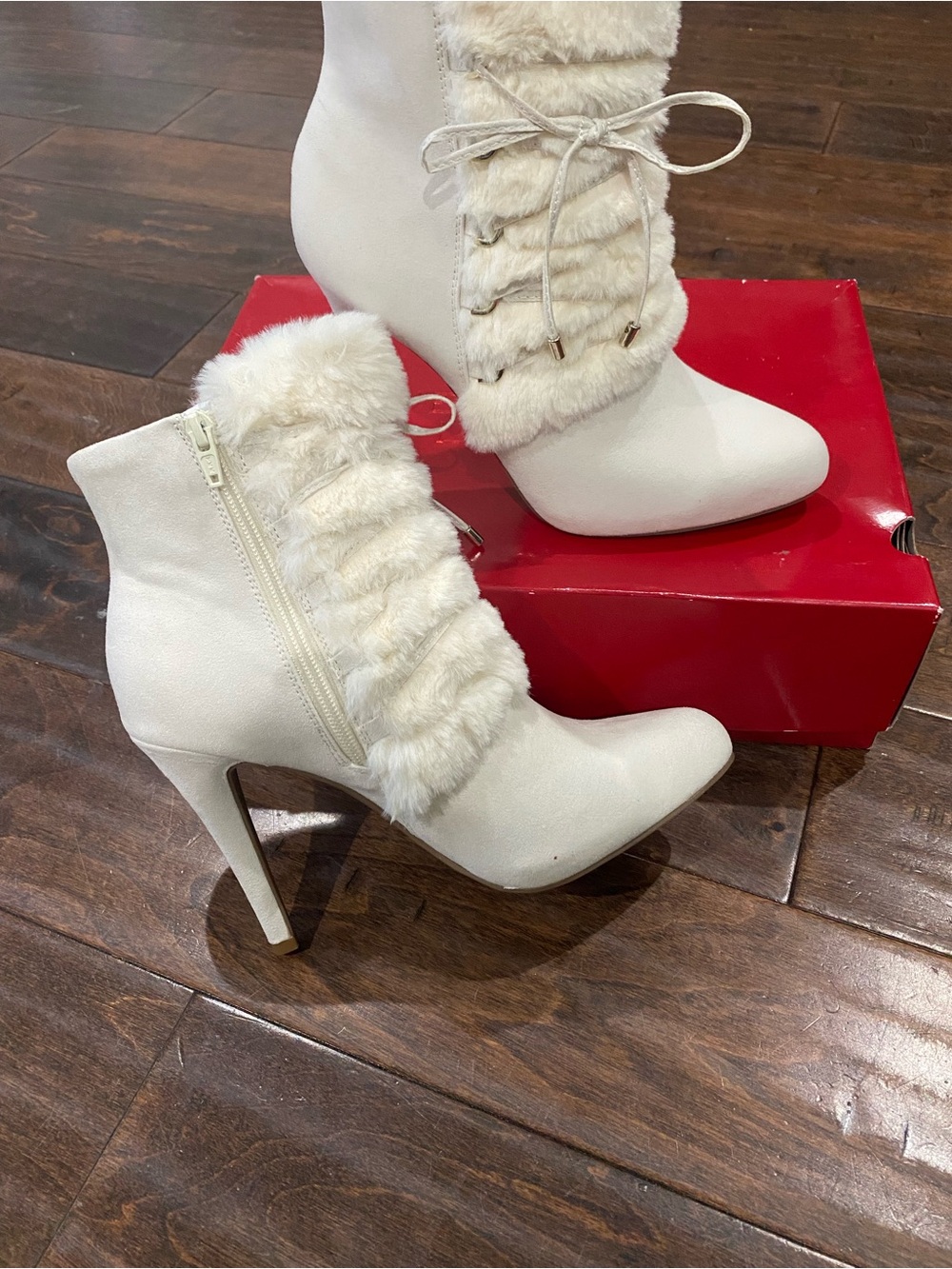 JLO Jennifer Lopez Madeira Faux Fur Booties Size 9 White | New w/ Box